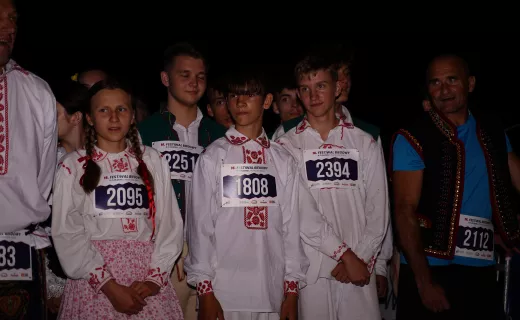 Pobiegli w strojach ludowych po zwycięstwo. Bieg Lachów i Górali rozpoczął 16. Festiwal Biegowy w Piwnicznej - 11